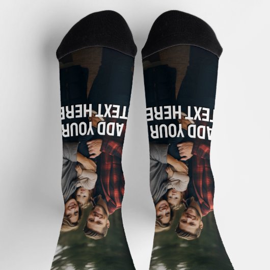 Ein vertikales Foto und Text - auf jedem Socken (Oben)