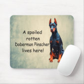 Ein verwöhnter Rotten Doberman Pinscher lebt hier Mousepad (Mit Mouse)