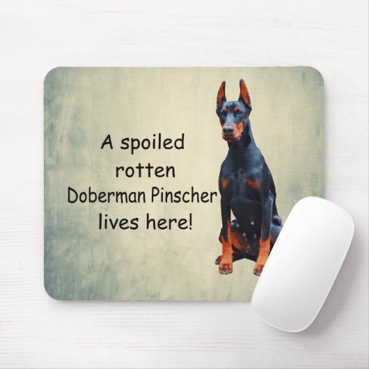 Ein verwöhnter Rotten Doberman Pinscher lebt hier Mousepad (Mit Mouse)