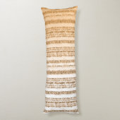 Ein verziertes, orangefarbenes und weißes Textilde Seitenschläferkissen (Rückseite (Vertikal))