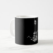 Ein vier String Ukulele Instrument mit wunderschön Kaffeetasse (Vorderseite Links)