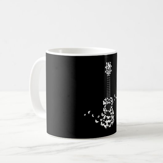 Ein vier String Ukulele Instrument mit wunderschön Kaffeetasse (Vorderseite Links)