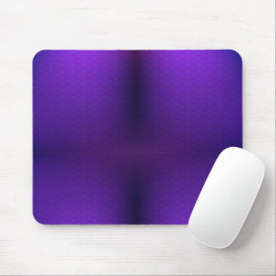 Ein violettes Mauspad mit einem dezenten geometris
