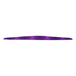 Ein violettes Stirnband mit einem gesteppten Muste