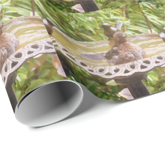 Ein Vogel im Bad Geschenkpapier (Rolleneckpunkt)