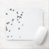 Ein Vogelschwarm fliegt am Himmel Mousepad (Mit Mouse)
