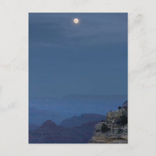 Ein Vollmond erhebt sich durch einen dunklen Himme Postkarte (Vorderseite)
