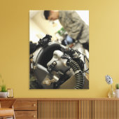 Ein vollständig montierter Helm für die Crew Leinwanddruck (Insitu (Wohnzimmer))