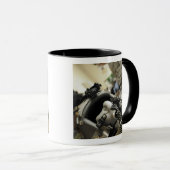 Ein vollständig montierter Helm für die Crew Tasse (VorderseiteRechts)