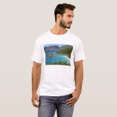 Ein von Caneel Bay von einer Straße in St. John T-Shirt (Vorne ganz)