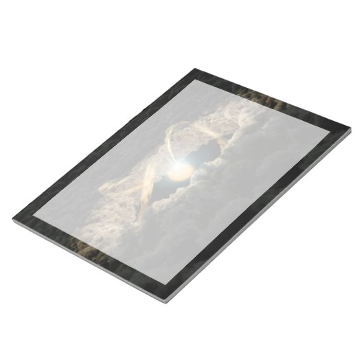 Ein von einer protoplanetären Diskette umgebener S Notizblock (angewinkelt)