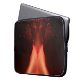 Ein Vulkan in Orange & Red Fire Laptopschutzhülle (Vorderseite Links)