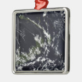 Ein vulkanischer Abfluss aus der Rabaul-Caldera Ornament Aus Metall (Links)