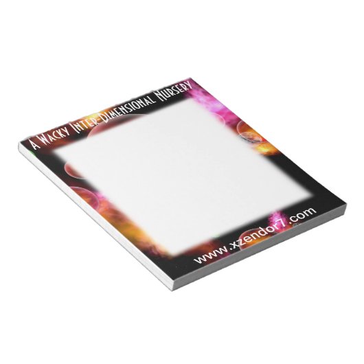 Ein wackeliger interdimensionaler Kinderzimmer-Edi Notizblock (angewinkelt)