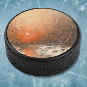Ein Waldweg mit Jäger bei Sonnenuntergang Eishockey Puck