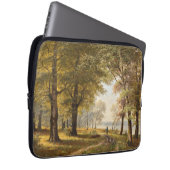 Ein Waldweg mit Wanderer im Herbst Laptopschutzhülle (Vorne Rechts)