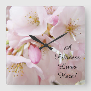 Ein Wanduhr-Rosa Geschenke Prinzessin Lives Here Quadratische Wanduhr