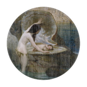 Ein Wasserbaby gefunden in einer Muschel von einer Schneidebrett