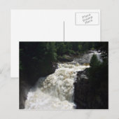 Ein Wasserfall mit Bäumen und Felsen Postkarte (Vorne/Hinten)