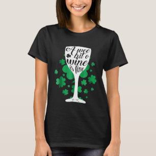 Ein Wee Bit O Wine ist ein schöner St Patricks Tag T-Shirt
