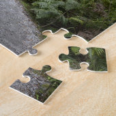 Ein Weg durch einen Regenwald an der Basis von Puzzle (Seite)