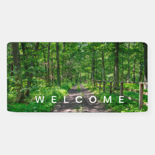 Ein Weg im grünen Wald Banner