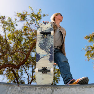 Ein Weg und Bäume am Strand im japanischen Stil Skateboard