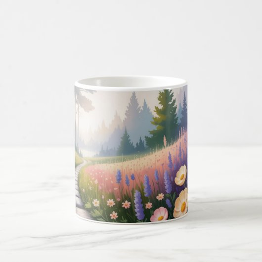Ein Weg zwischen Waldbäumen und Wildblumen Kaffeetasse (Mittel)