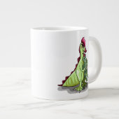 Ein weiblicher Hadrosaurus, der eine Puppe hält. Jumbo-Tasse (Vorderseite Rechts)