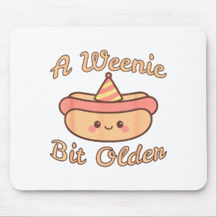 Ein Weilchen älter Ein süßer und lustiger Hot Dog- Mousepad