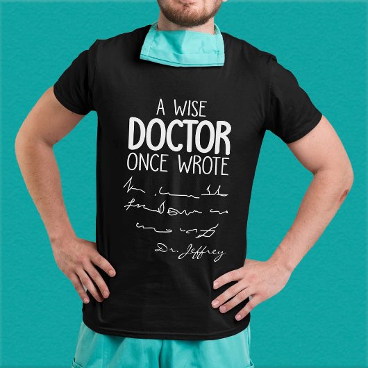 Ein weiser Arzt schrieb einmal - Funny Doctor Quot T-Shirt
