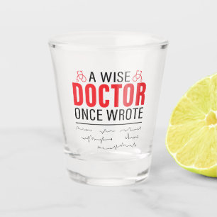 Ein weiser Arzt schrieb einmal Meme Funny Doctor Schnapsglas