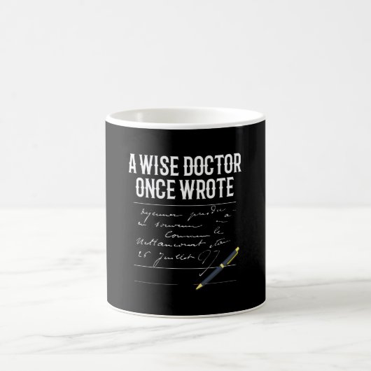 Ein weiser Doktor schrieb einmal Funny Kaffeetasse (Mittel)