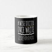 Ein weiser Doktor schrieb einmal Funny Kaffeetasse (Mittel)