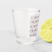ein weißer Hintergrund mit rotem Muster Schnapsglas (Links)