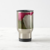 Ein weißer Tulip Reisebecher (Mittel)