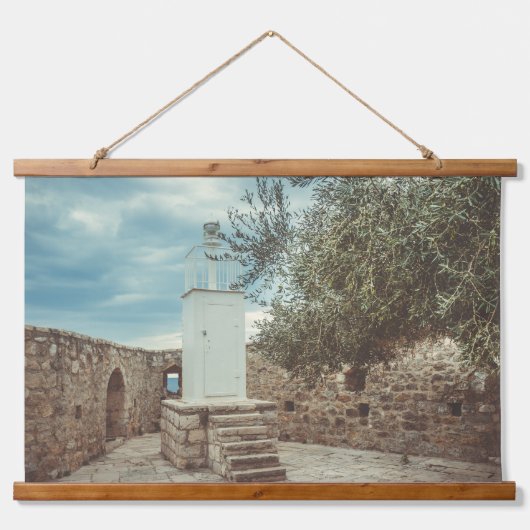 Ein weißes Leuchtturm und ein Olivenbaum Wandteppich Mit Holzrahmen (Vorderseite)