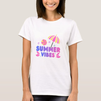 ein weißes T-Shirt mit halben Ärmeln und Sommersti