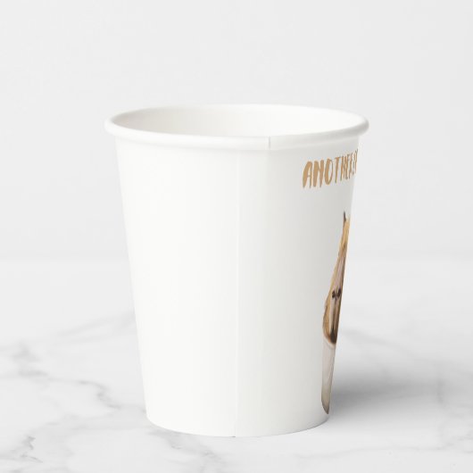 Ein weiterer Cup in Capybara mit Niedlicher Capyba Pappbecher (Rechts)