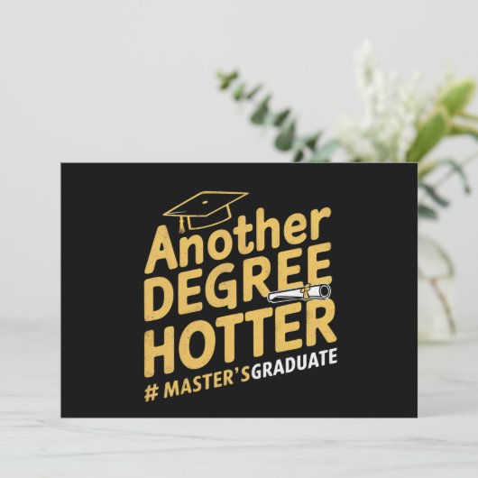 Ein weiterer Grad Hotter Master's Degree Abschluss Ankündigung (Stehend Vorderseite)