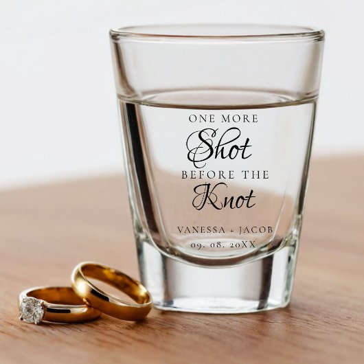 Ein weiterer Schuss bevor der Knoten Hochzeitsguns Schnapsglas