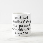Ein weiterer Tag ohne Algebra Kaffeetasse (Mittel)