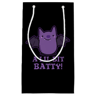 Ein wenig Batty Funny Baby Bat Pun Dark BG Kleine Geschenktüte