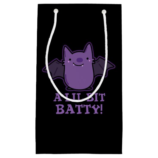 Ein wenig Batty Funny Baby Bat Pun Dark BG Kleine Geschenktüte (Vorderseite)