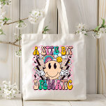 Ein wenig dramatisches, lustiges Groovy-Sprichwort Tragetasche<br><div class="desc">Ein wenig dramatische lustige Groovy Sprichwort Typografie Tote Bag zeigt den Text "A Little Bit Dramatic" in der modernen Typografie auf einem rosa Schachbrettboden mit grooven Blume,  leuchtenden Schrauben und einem lächelnden Gesicht. Von Evco Studio entworfen www.zazzle.com/store/evcostudio</div>