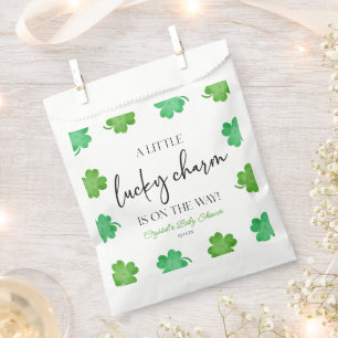 Ein wenig Glück, eine grüne Clover Baby-Dusche Geschenktütchen