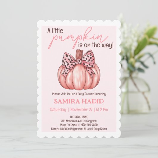 Ein wenig Kürbis Herbst Pink Baby Dusche Einladung (Stehend Vorderseite)