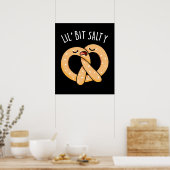 Ein wenig salzig Cool Salty Pretzel Puff Dark BG Poster (Küche)