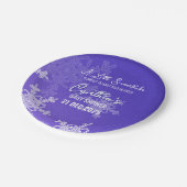 Ein wenig Schneeflocke Minimalistisches Indigomust Pappteller (Schrägansicht)