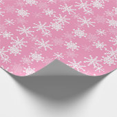Ein wenig Schneeflocken, rosa und weiß gestrichen Geschenkpapier (Ecke)